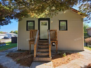 Building Photo - Remodeled 2 bedroom 2 bathroom house in Ha...