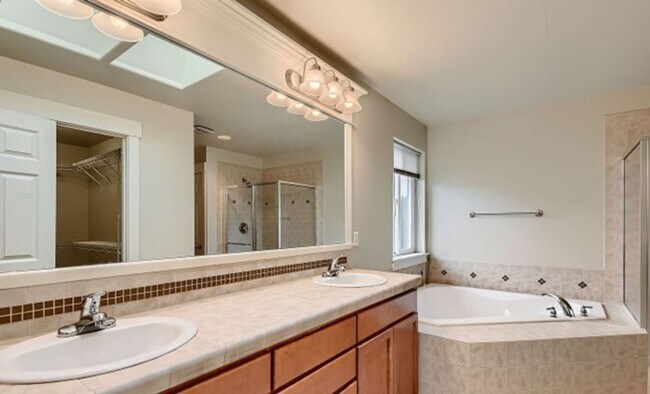 Building Photo - Beautiful Bothell Home in Northshore School District!!