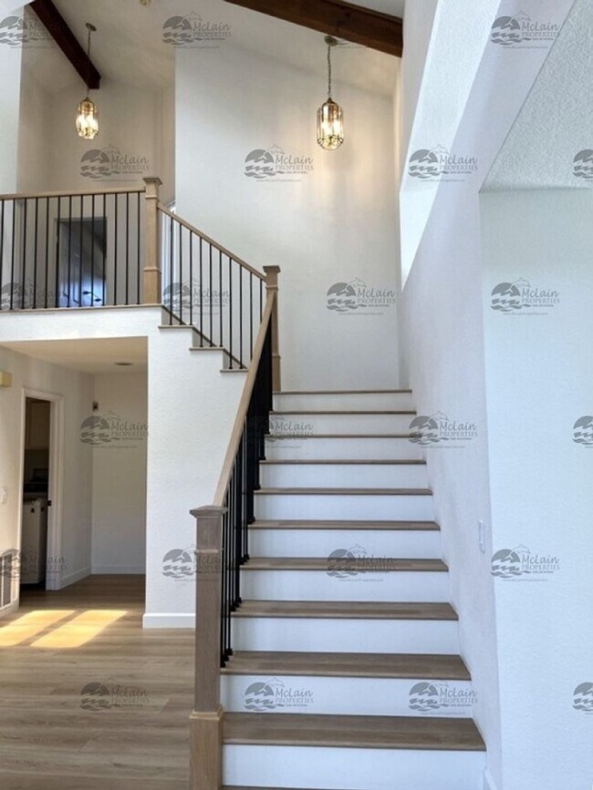 Building Photo - Shadowridge  Gorgeous 3 Bedroom Home In Desirable Neighborhood / Vista