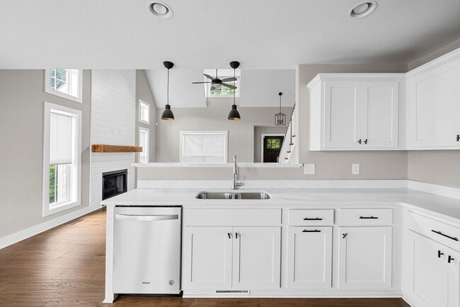 Building Photo - 4 Bedroom 2 1/2 Bath Home For Rent in Gate...