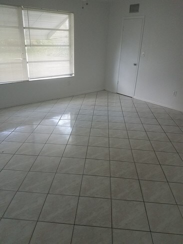Building Photo - 481 SW 58th Ave