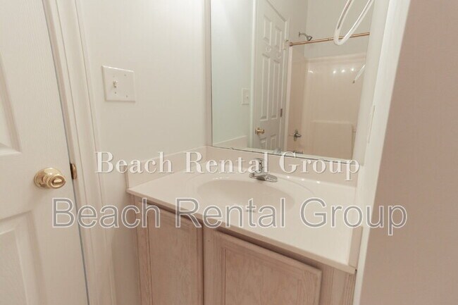 Building Photo - 2029 Silvercrest Dr