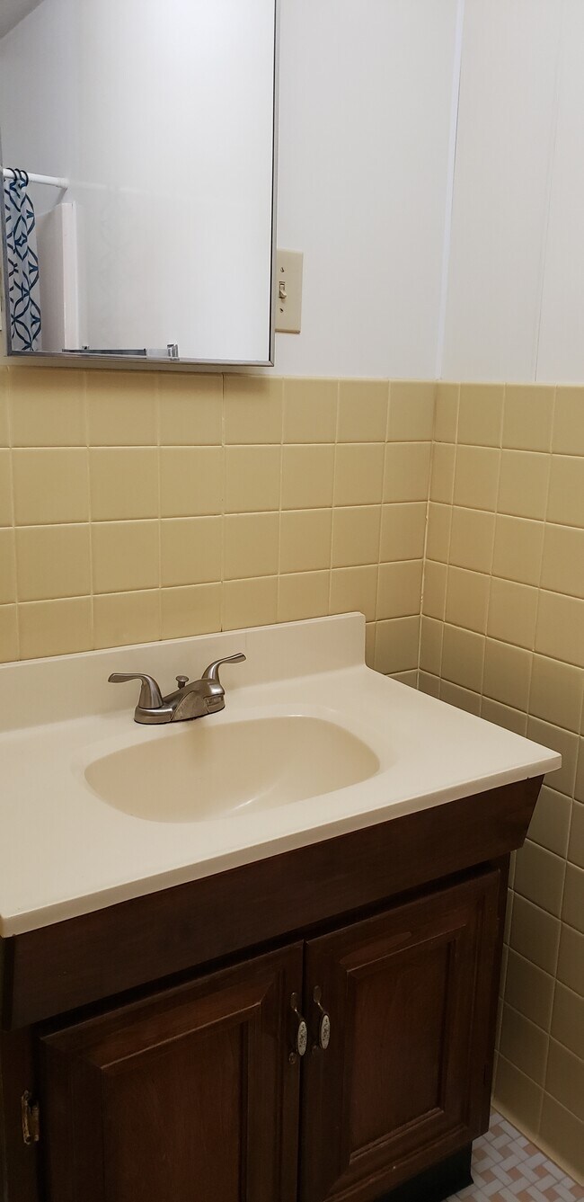 Building Photo - 385 Dille St