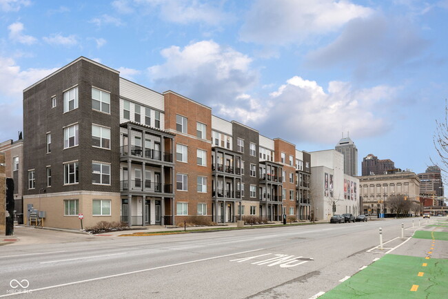 Building Photo - 727 N Illinois St