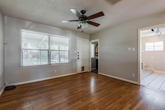 Building Photo - 1439 Richelieu Ln