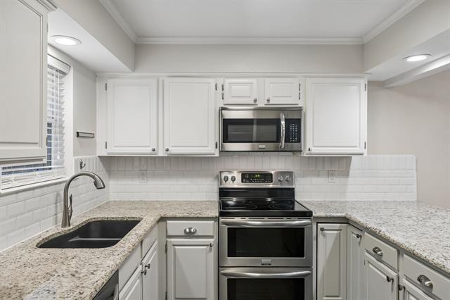 Building Photo - 2908 Clear Springs Dr