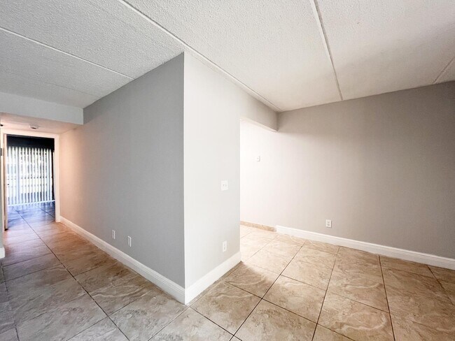 Building Photo - 1106 Meadows Cir