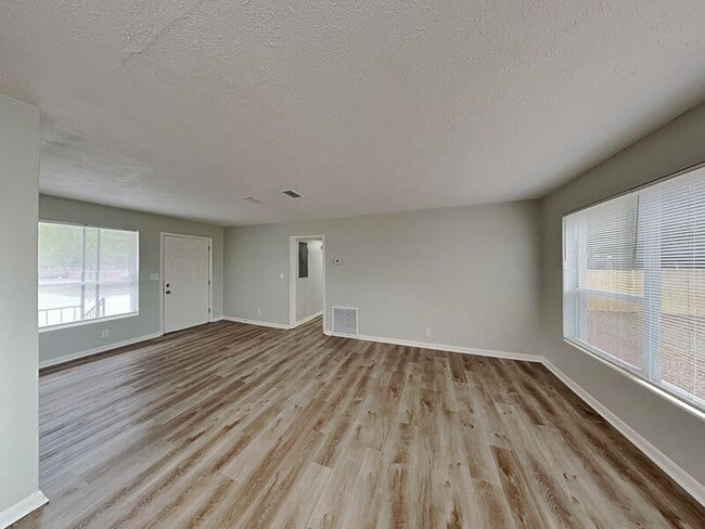 Building Photo - 2917 Cesery Blvd