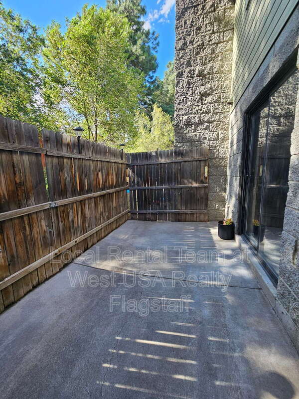 Building Photo - 6315 St Nicholas Cir