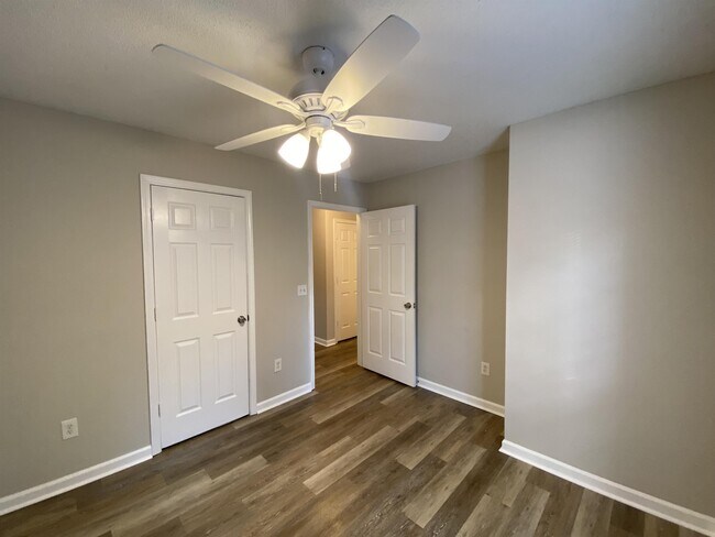 Building Photo - 1603 Hendry Ave