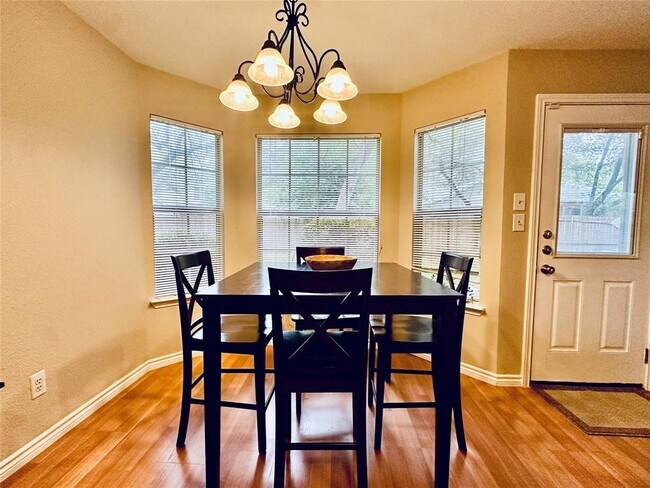 Building Photo - 1208 Tremont Dr