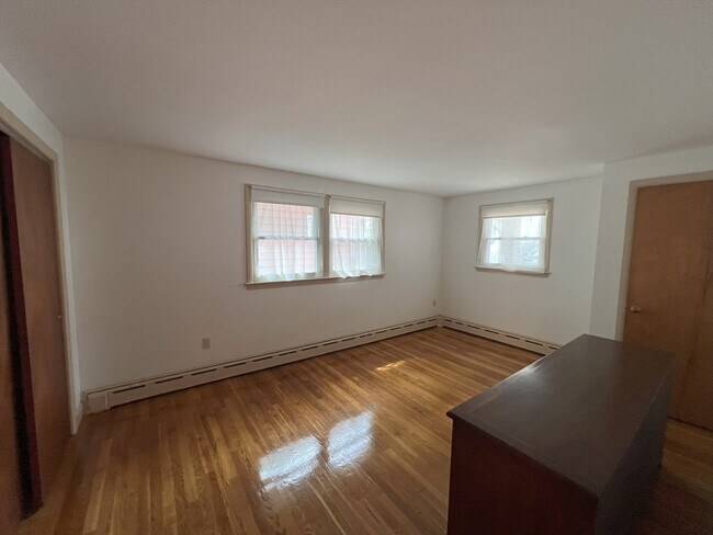 Building Photo - 18 Cresthill Rd