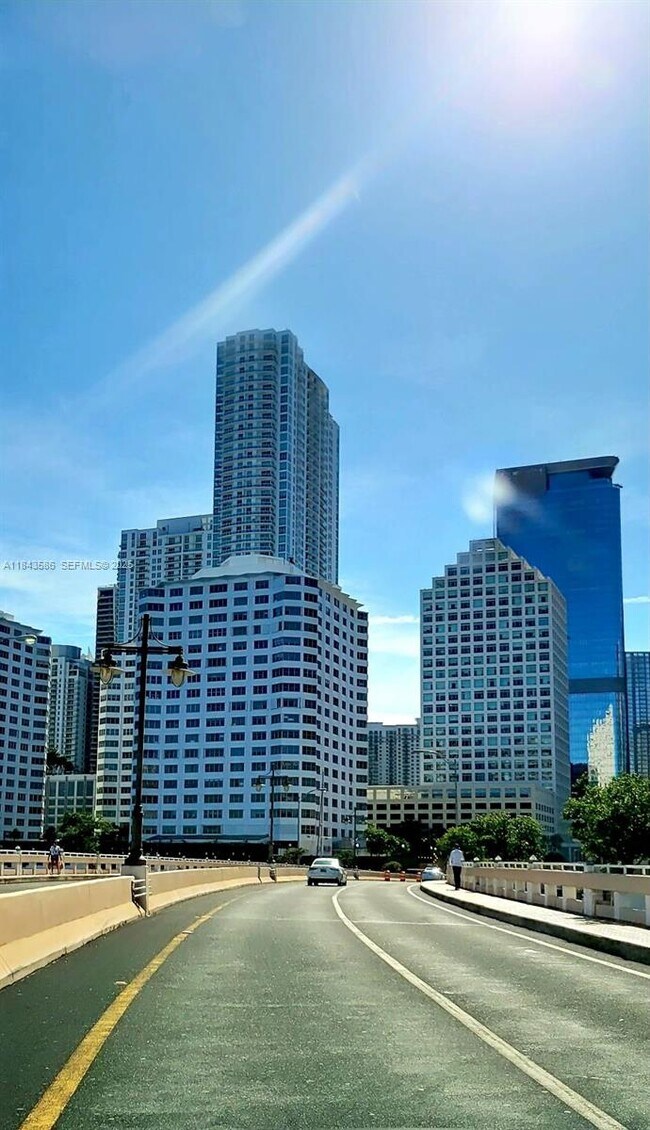 Building Photo - 540 Brickell Key Dr