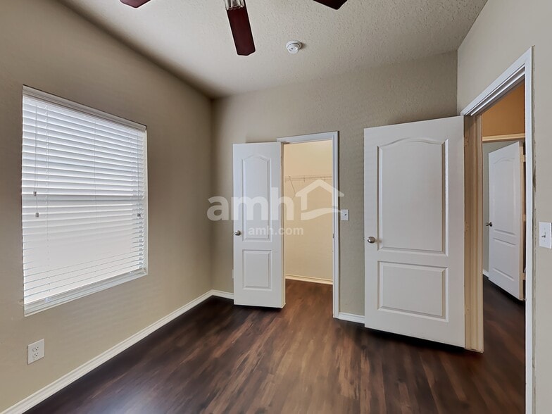 Building Photo - 5707 Sendero Spring