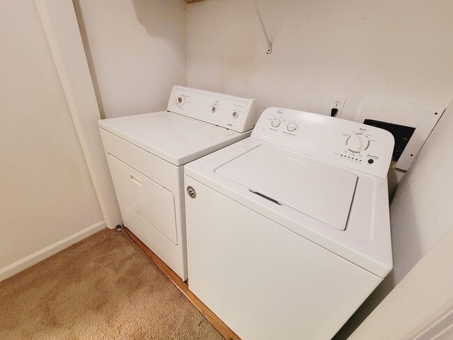 Building Photo - 1832 Fernando Ln