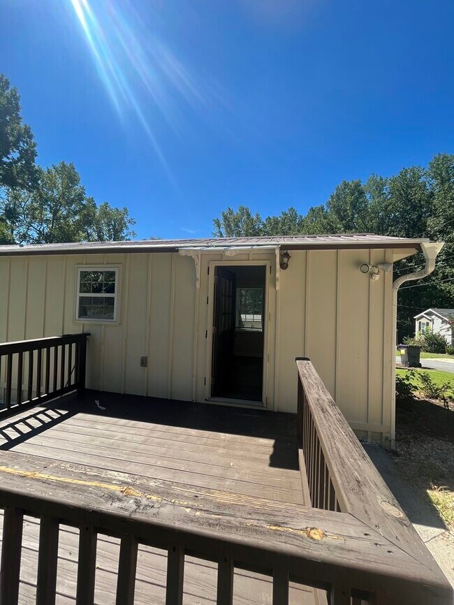 Building Photo - 1BR/1Bth Lake Allatoona Custom Tiny Home w...