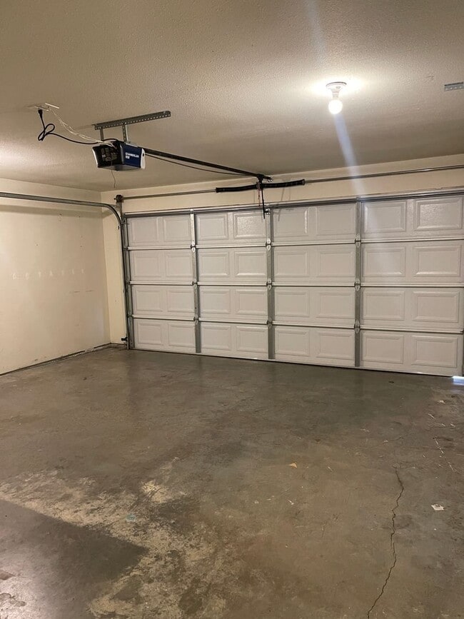 Building Photo - Available 8/22/2025