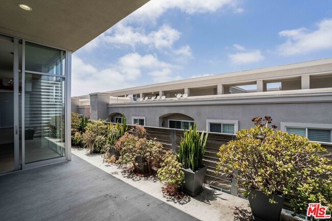 Building Photo - 4080 Glencoe Ave