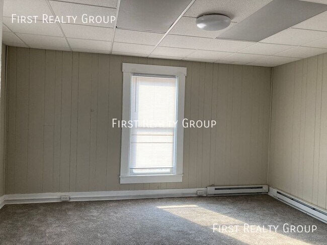 Building Photo - 129 S Main St