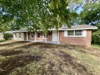 Building Photo - "Charming 3-Bedroom Rental with Hardwood Floors in Florence, AL - A Must-See!"