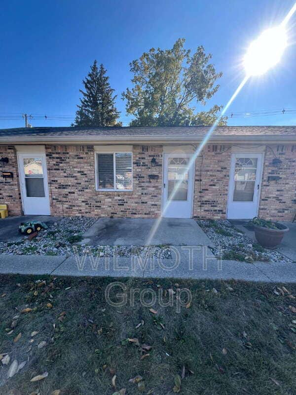 Primary Photo - 318 N Clark St