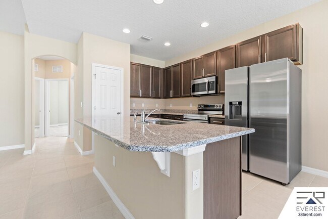 Building Photo - FULLY FENCED, LIKE NEW 3/2/2 IN DESIRABLE PINE GROVE