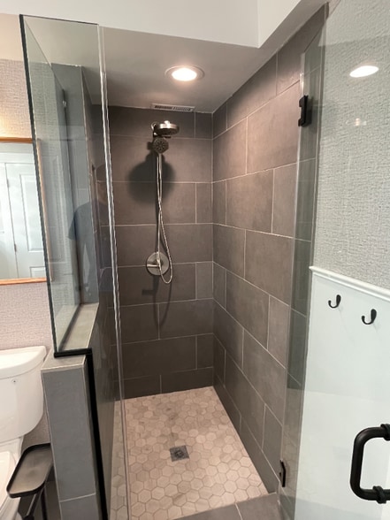 Building Photo - 4037 N St Louis Ave