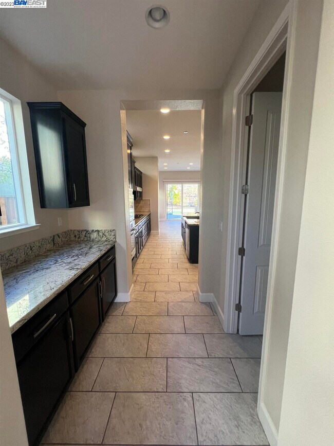 Building Photo - 1695 N Terracina Dr