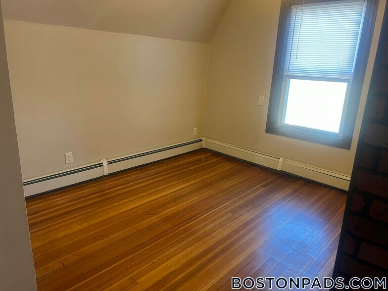 Building Photo - 225A Walnut Ave