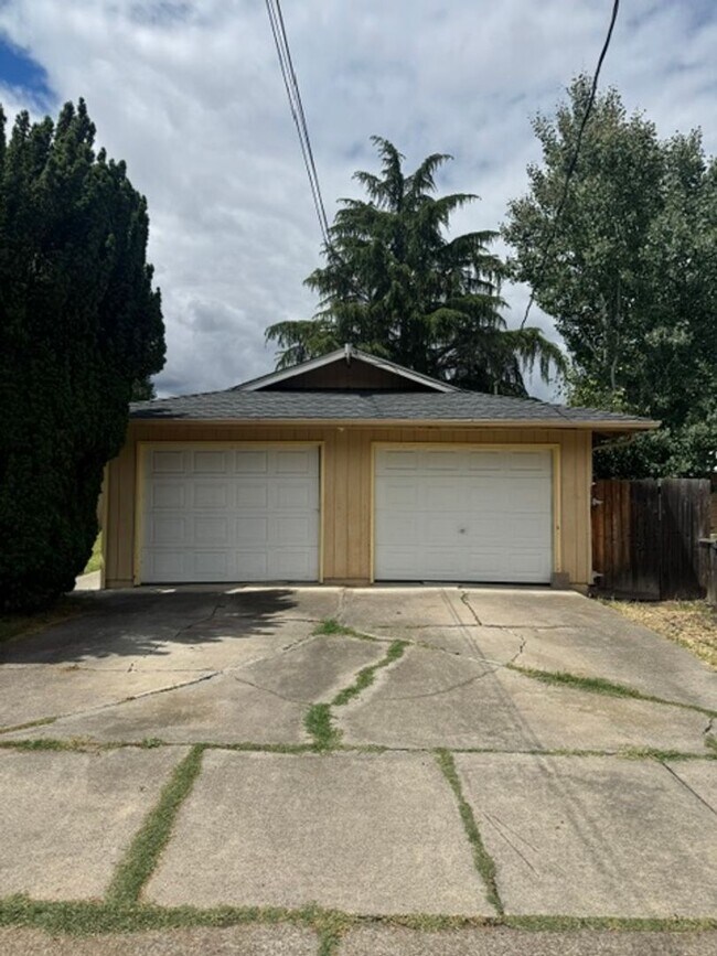 Building Photo - 848-850 OLYMPIC