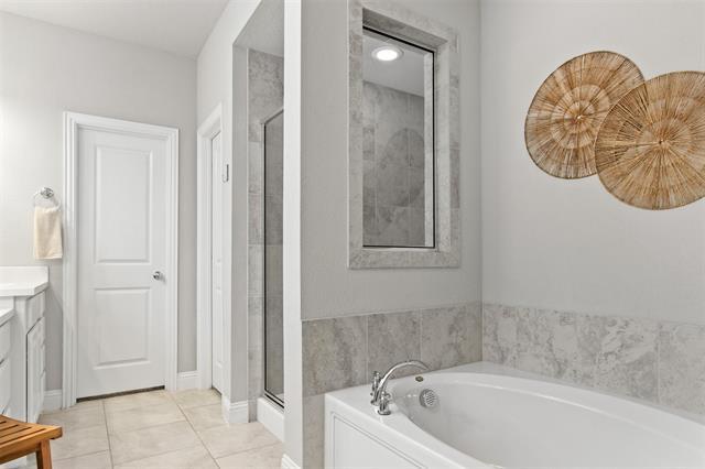 Building Photo - 713 Parkland Dr