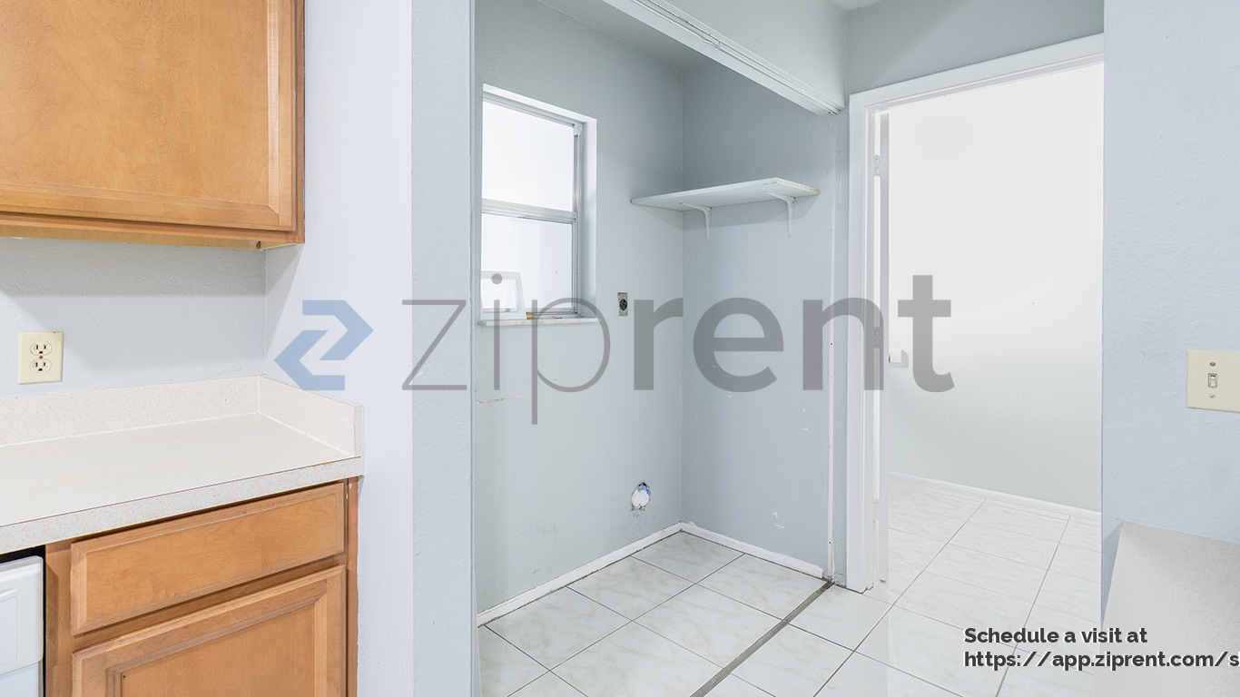 Building Photo - 839 Chelsea Ave