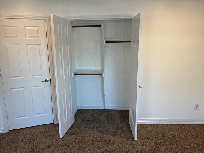 Building Photo - 3710 Sherwood Ln