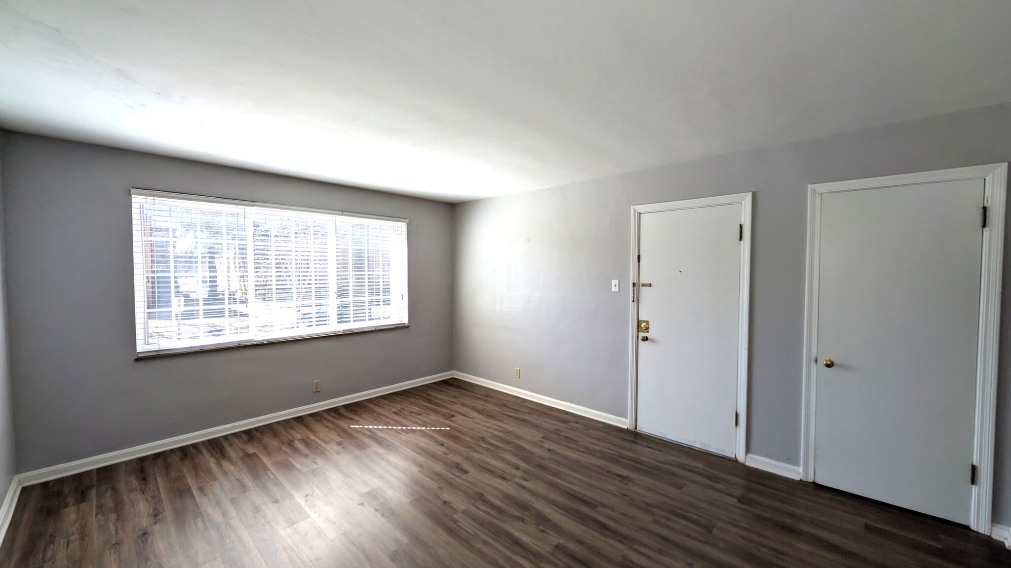 Building Photo - 5825 Sunshine Dr