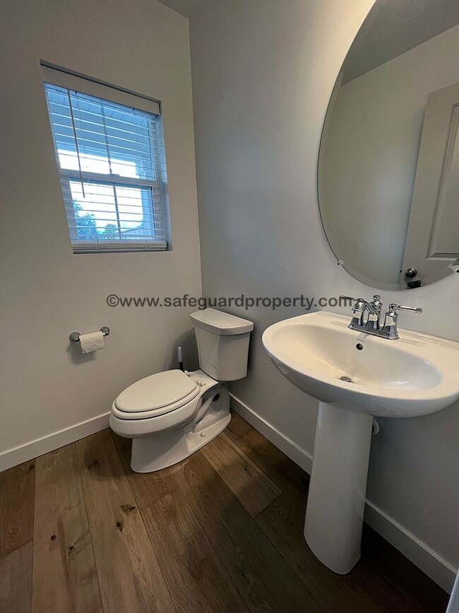 Building Photo - Newer 4 Bedroom Home in West Jordan