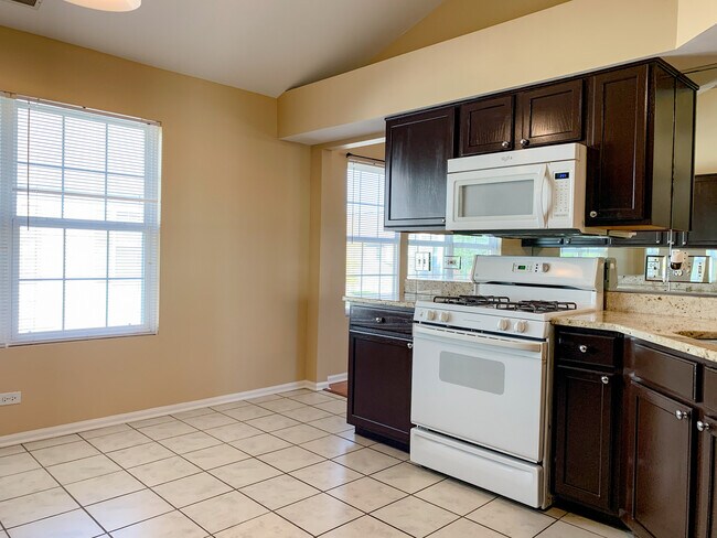 Building Photo - 2905 Stonewater Dr