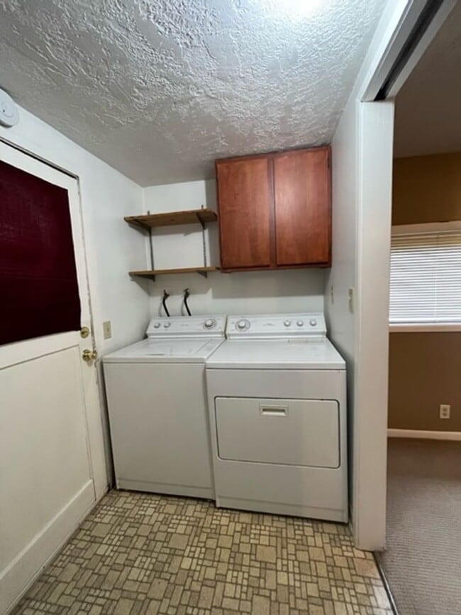 Building Photo - Charming one level 2 bedroom 1 bath house ...
