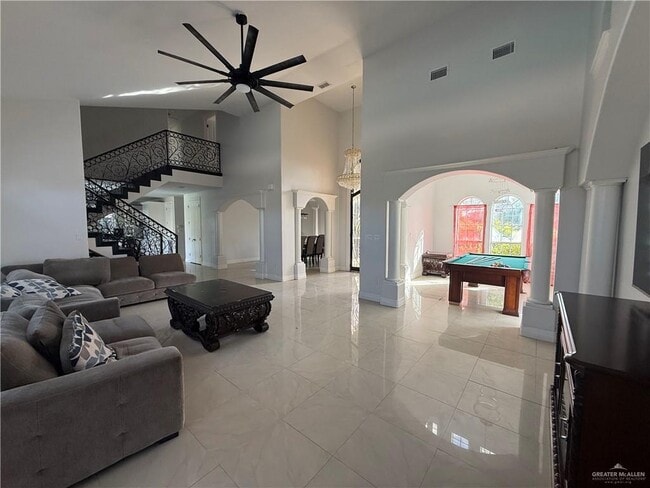 Building Photo - 16 El Jardin St