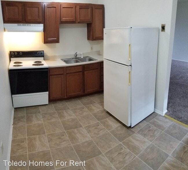 Building Photo - 2255 W Laskey Rd