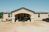 Building Photo - 1715 N Clendenen Ave