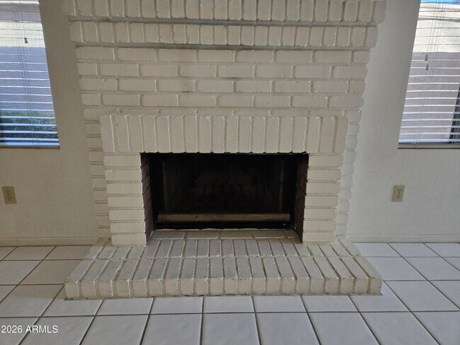 Building Photo - 3033 E Siesta Ln