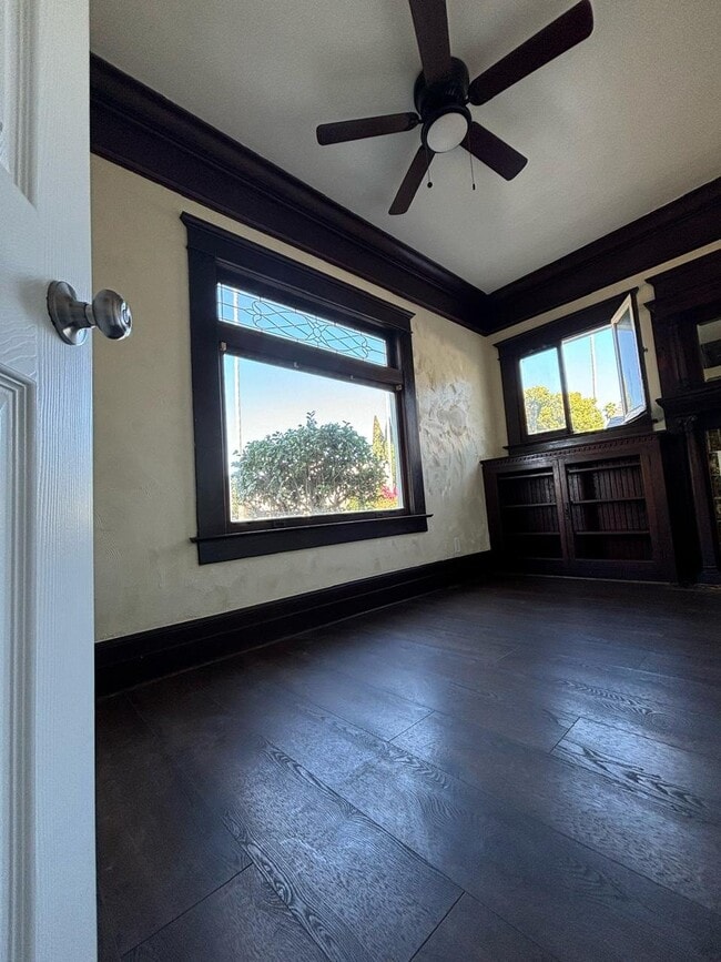 Building Photo - 526 W 49th St