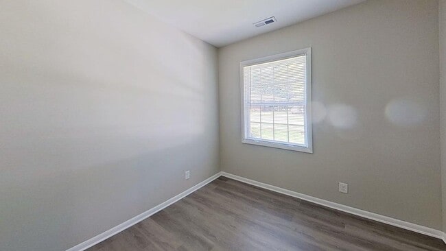 Building Photo - 3 bed / 1.5 bath ~ West Ashley Area, Move-...