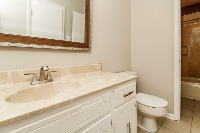 Building Photo - 204 Corkwood Dr