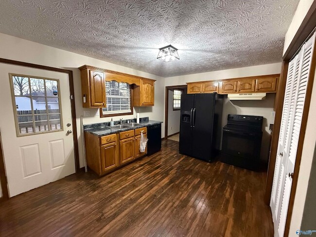 Building Photo - 412 Pearl St SW