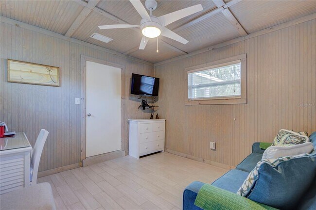 Building Photo - 3200 DE BAZAN Ave