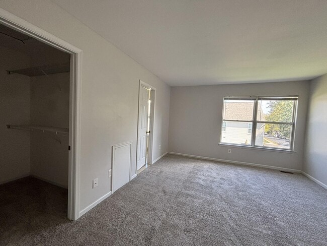 Building Photo - 4666 Louise St Claire Dr