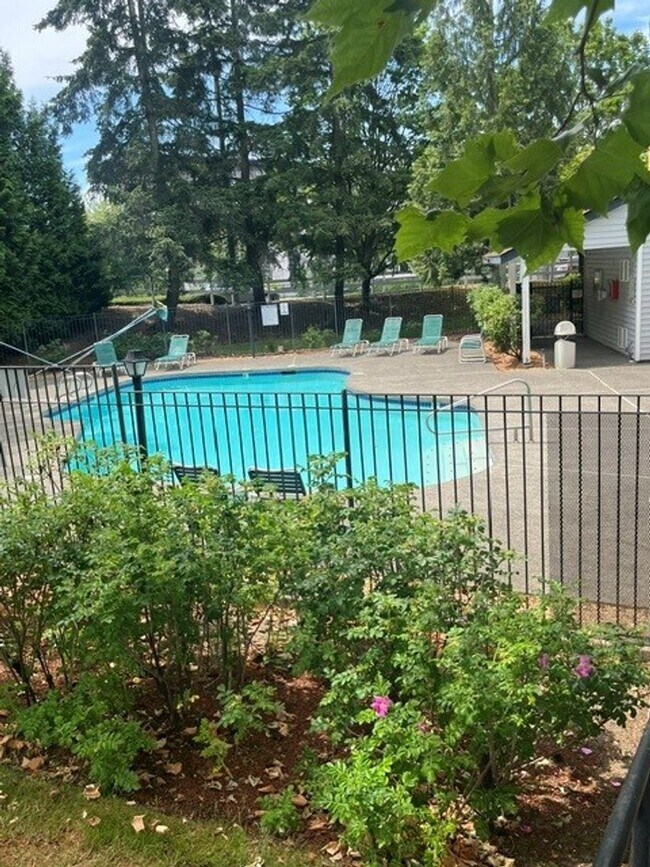 Building Photo - 2Bd/1Ba Newcastle Condo