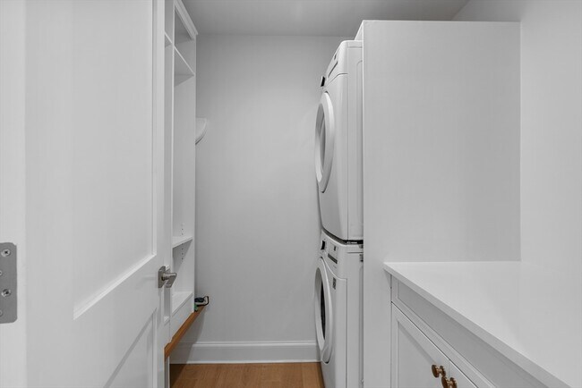 Building Photo - 37 Farragut Rd