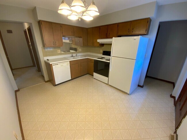 Building Photo - 4208-4210 Rollins Rd